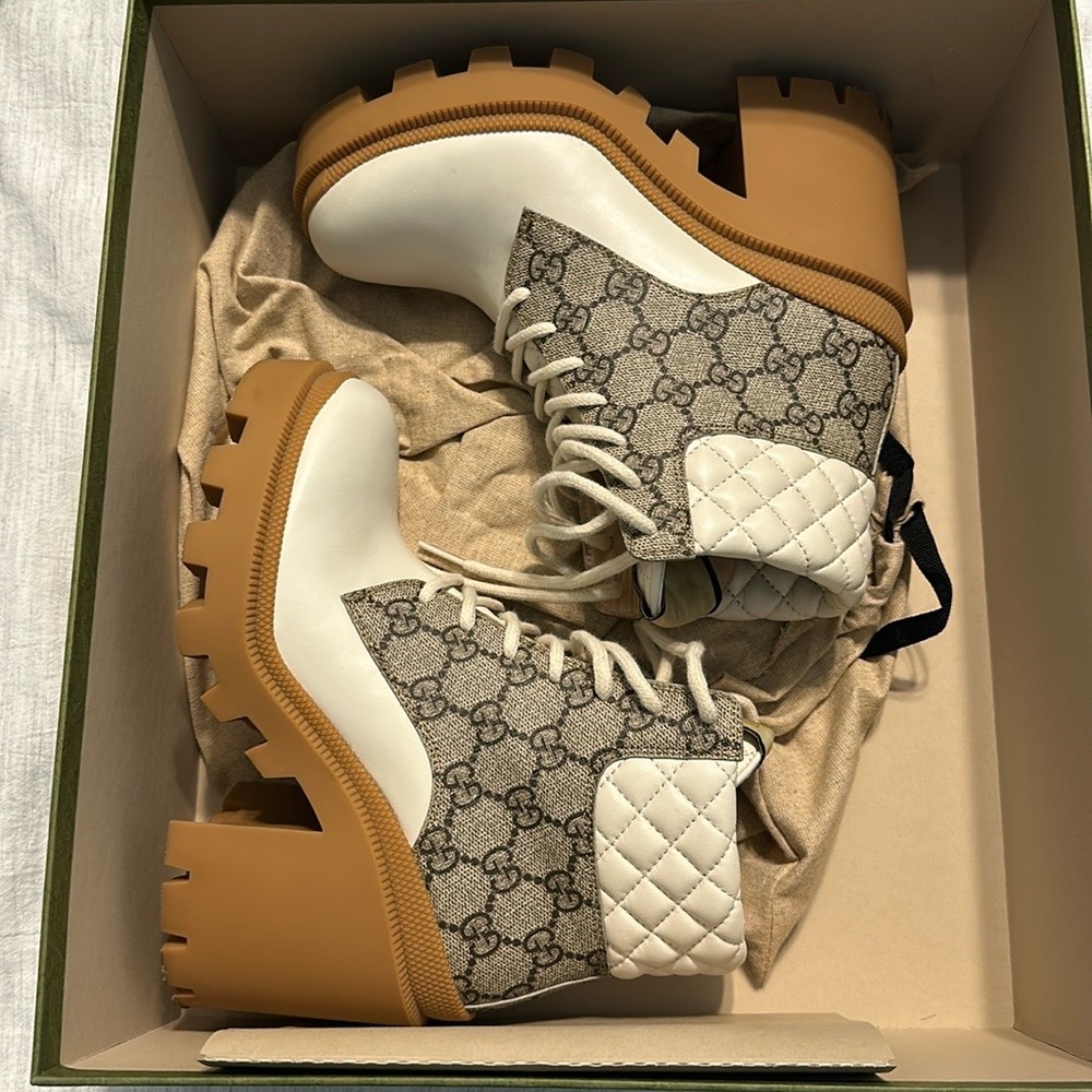 *authentic* gucci boots size 35 ( 5 women’s ) gently worn but great condition